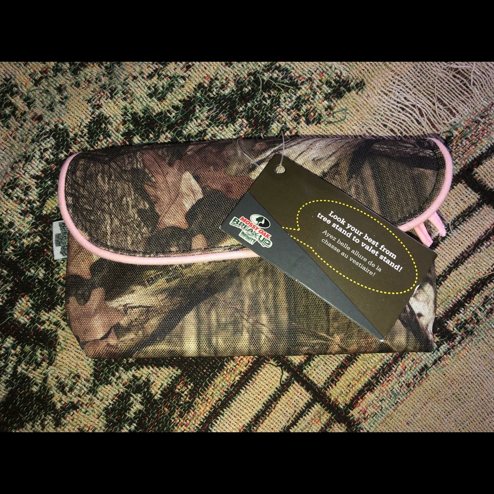 MossyOak makeup bag NEVER USED
